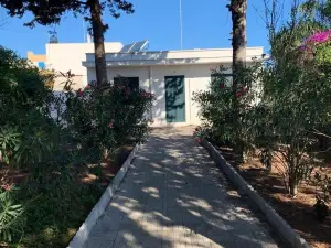 Private heated pool, full A/C, free Wifi,  near beaches, no extra charges!