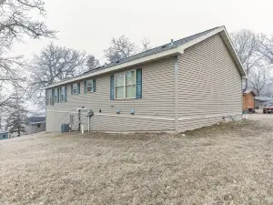 Cozy Family Cabin with beautiful beach and plenty of areas to relax