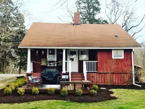 Peaceful Cottage Retreat Near Nashville!