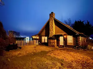The Cabin at Caddo Crossing - for the vibe of an old-time lodge on the bayou!