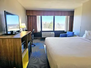 デイズ イン バイ ウィンダム ローーラ