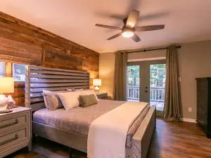 Fairway Gem at Spruce Pine - EV charge port, hot tub, fishing access