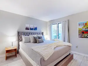 Charming condo near skiing and trails with gas fireplace, deck, and tennis court