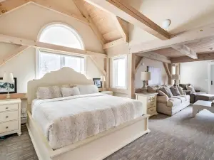 Slopeside Estate Luxurious Home in Killington - Ski On Ski Off, Hot Tub, Private Shuttle