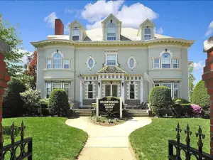 Edgewood Manor