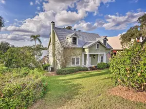 Lakefront Florida Retreat - Pool Table and Boat Dock
