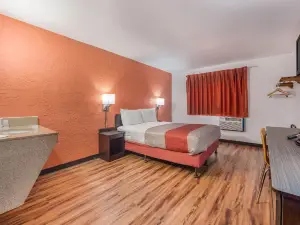 Motel 6 Saint Paul, MN - I-94