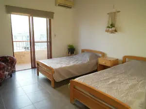 "Homely Comfort, Moments from Clean Beaches, Historical Sites and Cozy Cafes