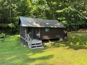 The Love Nest - a Cozy Lakefront Log Cabin