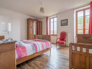 Vintage Holiday Home in Nouart