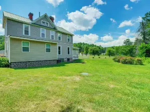 Mtn Views & Idyllic Setting! Clifton Forge Retreat