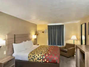 Econo Lodge Lansing - Leavenworth
