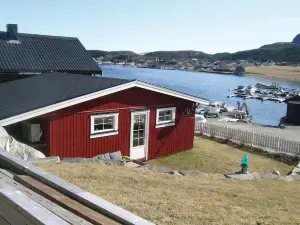 Beautiful Home in Lysøysundet with Wifi and 2 Bedrooms