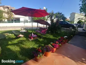 豐塔納別墅公寓