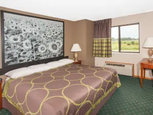 Super 8 by Wyndham Anamosa IA