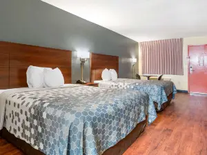 Econo Lodge Inn and Suites
