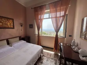 B&B 라 피네스트라 술라 발레