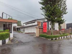 RedDoorz Near Taman Kota Lapang Merdeka Sukabumi