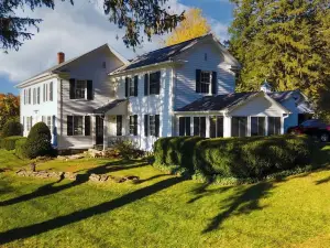 Whitney by Avantstay Private Berkshires Estate