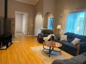 Cozy Pinetree Duplex Guest House