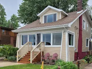 Graber's River Getaway! Awesome freighter views -great work from home location.