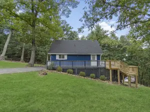 Escape to Shenandoah River, Hot Tub after a Hike!