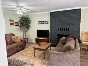 Charming 1-Bedroom Cottage in Anaconda -Your Peaceful Retreat Awaits!