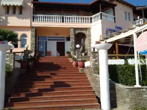 Polychrono Beach Hotel