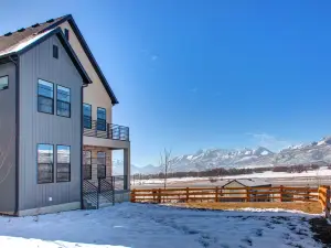 Breathtaking Views and Modern Amenities - Luxurious Mountain Retreat