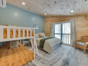 8 Mi to Sleeping Bear Dunes Creekside Cabin