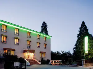 Logis Hôtel Restaurant les Cèdres