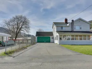 Scenic Home on the Delaware River, Pet-Friendly!