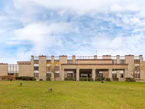 Clarion Hotel & Conference Center Lansing West