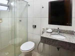 Nina Pousada e Refeições