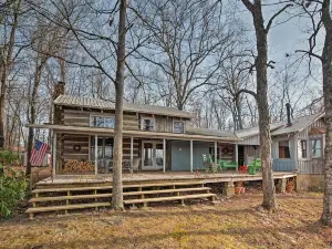 Cozy Cumberland Mountain Cabin w/ Stunning Views!