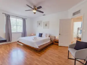 Miami Getaway Heated Pool House & Pool Table Villa