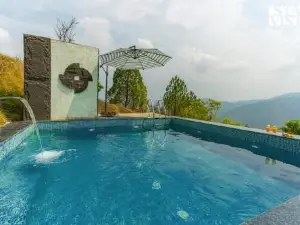 StayVista at Luna Nova with Outdoor Pool - Ranikhet
