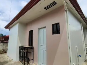 Cozy Staycation agoda|Hot shower|Wi-fi & Netflix|
