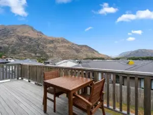 Modern Apartment with Coronet & Remarkables Views