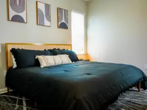 Sleeps 7 - Bull City - the Speakeasy Hideout