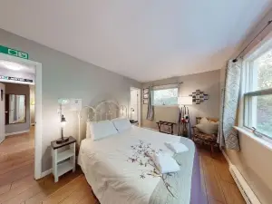 Silver Spring Chalet