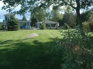 POOLSIDE The Moorings, ocean views, pool & close to Pemaquid beach!