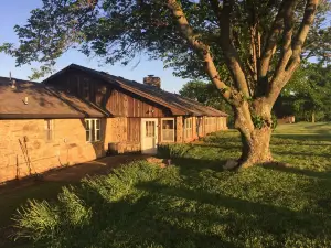 HaT Ranch Lodge. Perfect for a large group or multiple families. NO CLEANING FEE