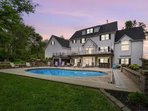 Secluded Lake Front House with Pool -