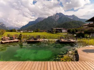 Wander und Wellnesshotel Waidringer Hof 4-Sterne-Superior · 1. Glückshotel in Tirol