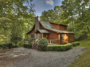 Gourmet Kitchen and Entertainment Hub - Enchanting Family Retreat