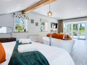 The Pig Stye - 1 Bedroom Studio - Princes Gate