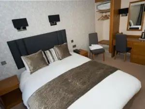 Falcon Hotel