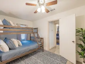 Charming 2-bedroom lake house in Onalaska, TX!