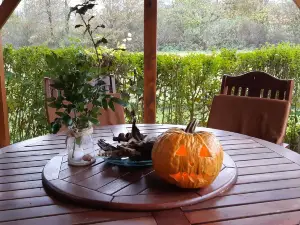 Green Retreat Kuca uz Rijeku za Savrseni Odmor